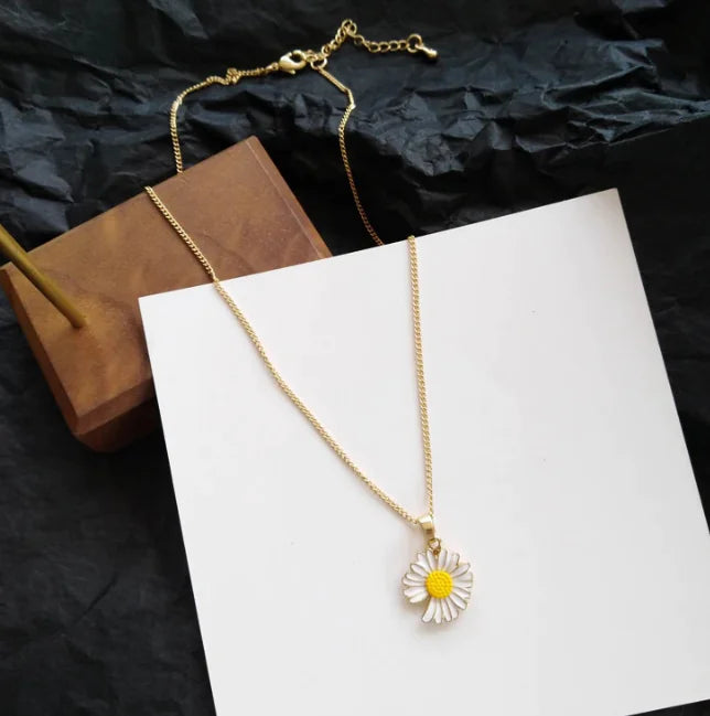 Designer Daisy Necklace for Women with Floral Pendant